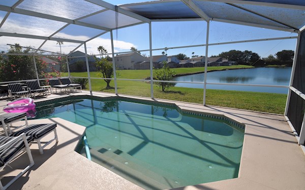 Hampton Lakes - Lakeside Villa, 6 bed 3 bathrooms. 