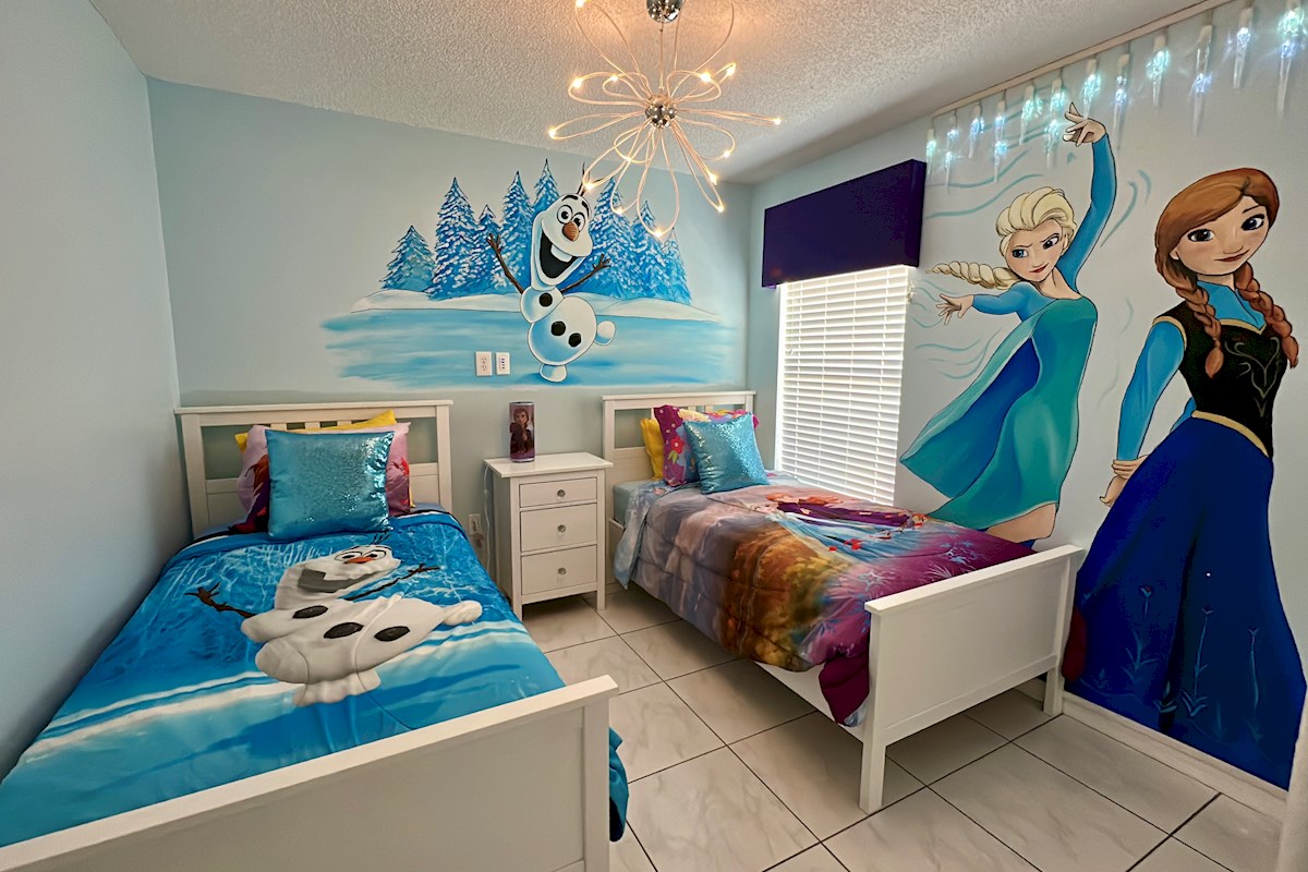 Minions+Frozen Villa, 2 Miles from Disney , Home Theater ref 2811