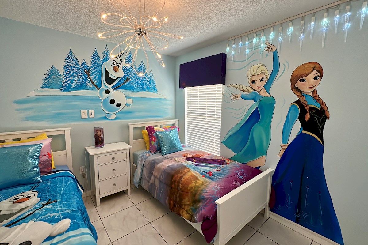 Minions+Frozen Villa, 2 Miles from Disney , Home Theater ref 2811