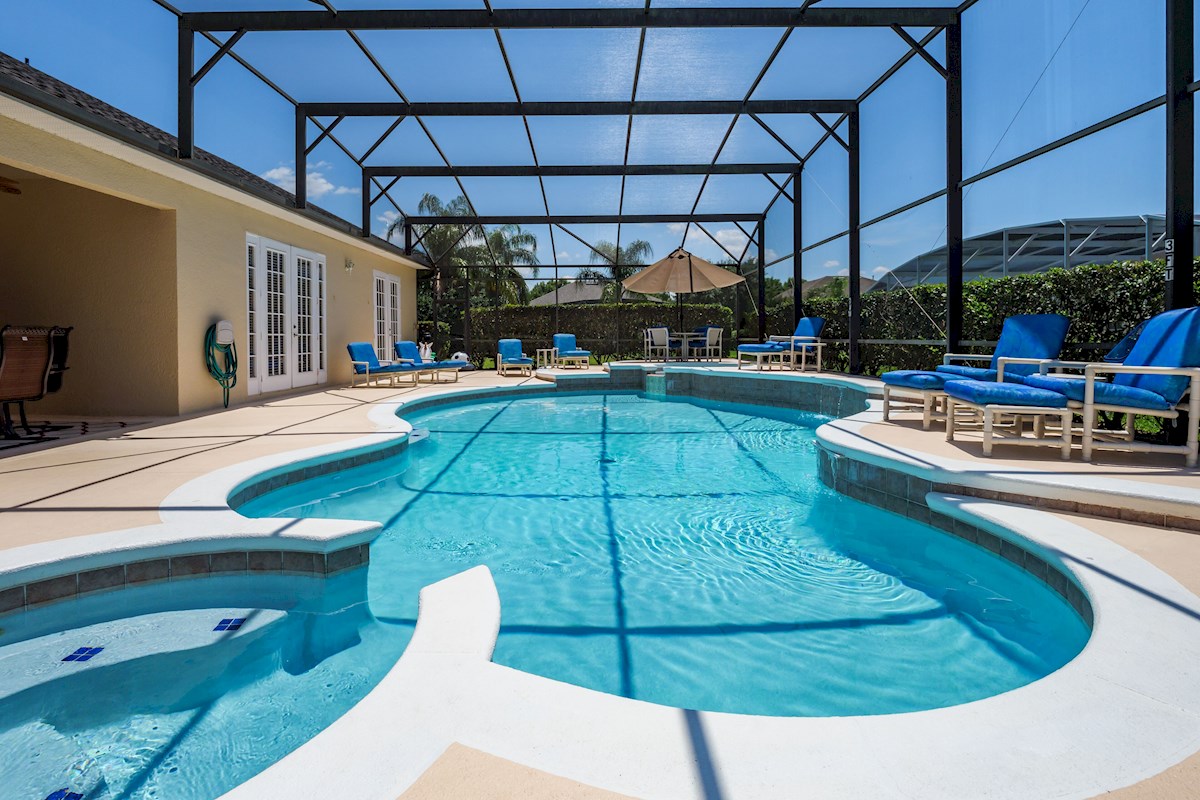 40 foot pool with kiddies pool and jacuzzi