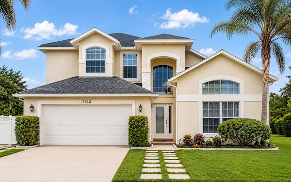 8 mins from Disney, Large Villa, Private Pool + Spa 