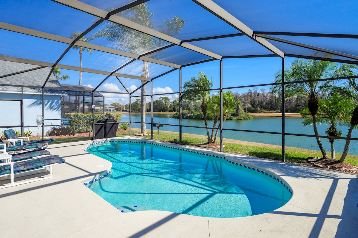 Luxury Lakeside 6 BR / 3.5 bath villa, with Hot Tub, Private Pool