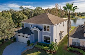 Renovated lakefront villa 10 mins to Disney