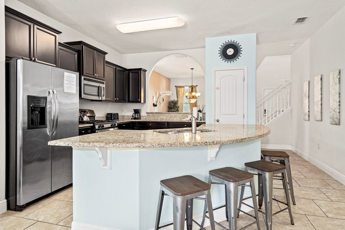 Kitchen with Breakfast Bar