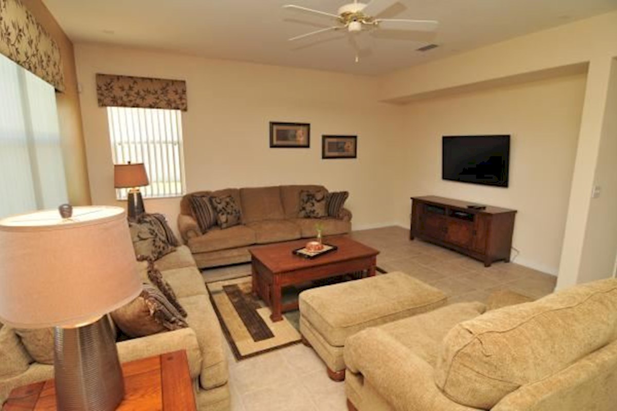 The Retreat at Legacy Park Luxury 5 Bed, 4.5 Bath Villa Sleeps 12