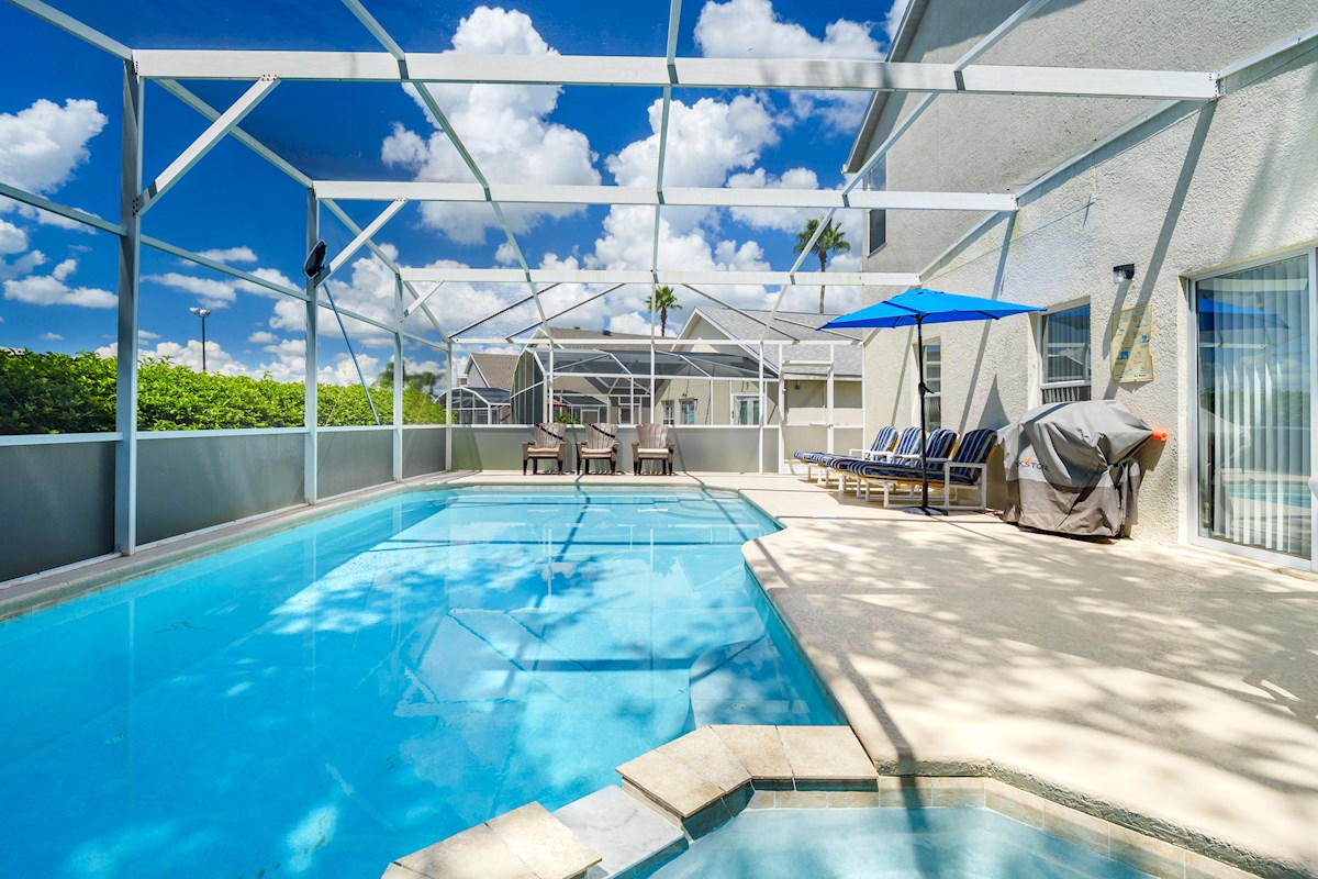 Hampton Lakes Villa Pool Area